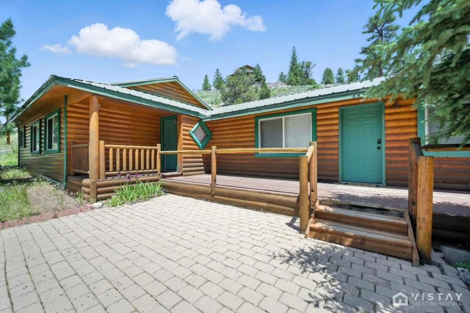 Stunning Log Cabin Close to Panguitch Lake Cabin in Utah