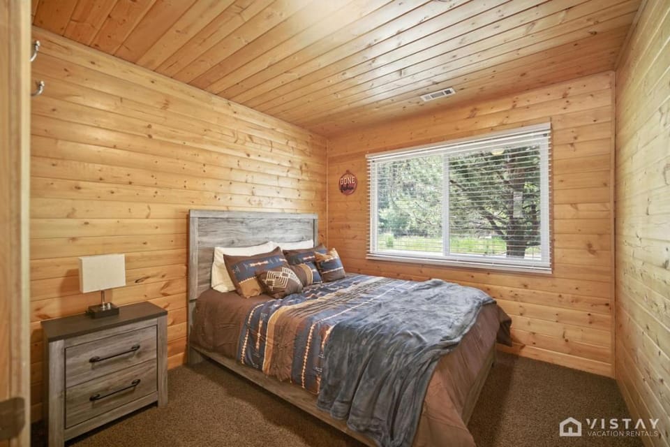 Stunning Log Cabin Close to Panguitch Lake Cabin in Utah