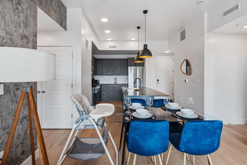 Unique 2BR SLC Short Walk to Temple, Shops, Food Apartment in Salt Lake City