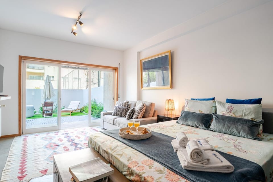 Bed, Balcony/Terrace, Living room