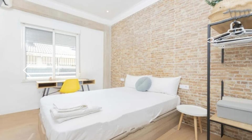 Private Room With Netflix & Wifi Vacation rental in Valencia