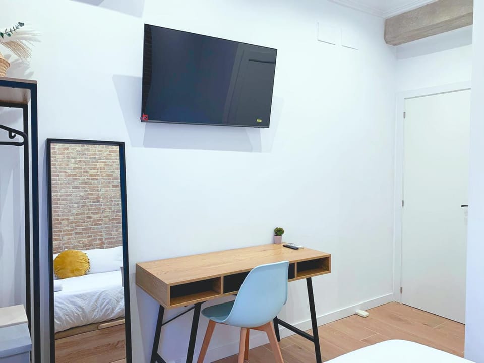 Private Room With Netflix & Wifi Vacation rental in Valencia