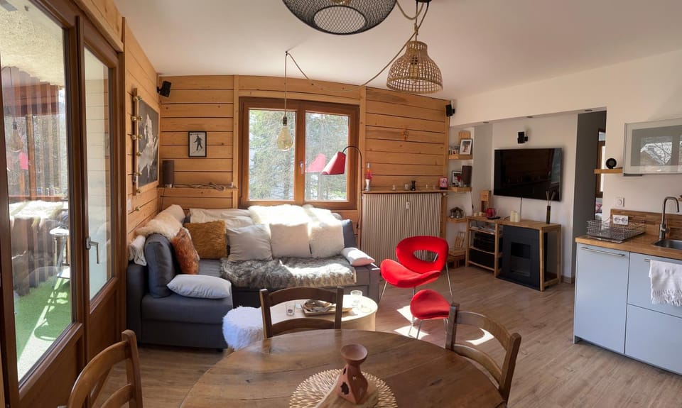Auron Chaleureux 2pieces au calme vue Montagne ensoleillé Renové Les Mouflons Apartment in Saint-Étienne-de-Tinée