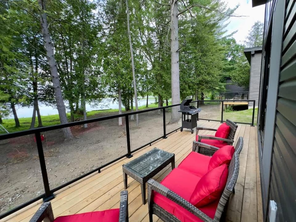 3-bedroom Lakefront Villa #8 House in Douro-Dummer