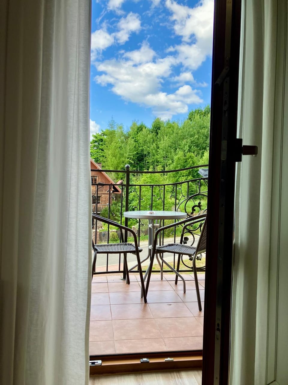 POKOJE GOŚCINNE Złote Modrzewie Bed and Breakfast in Lower Silesian Voivodeship