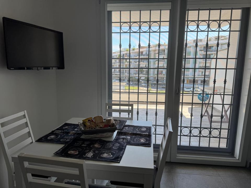 Living room, Italian breakfast