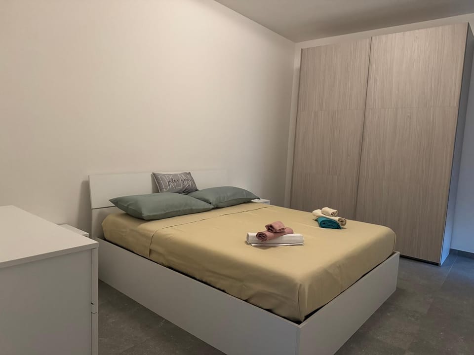 Bed, Photo of the whole room, Bedroom, towels, wardrobe