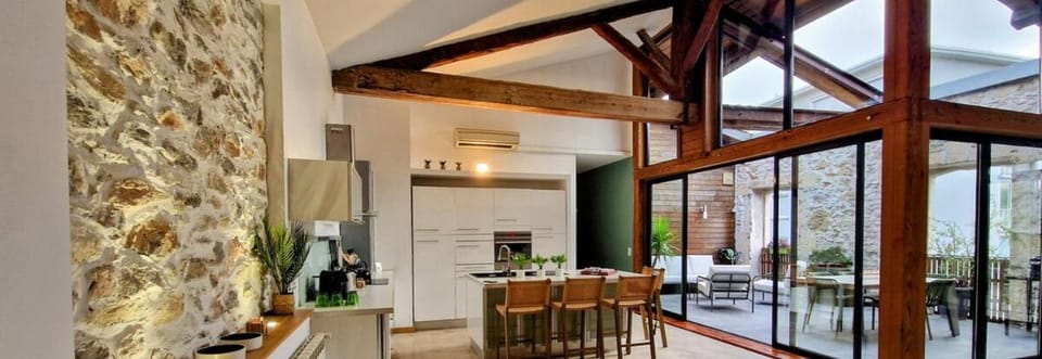 LE LOFT DE THAU, Standing, Grand Patio, Déco Bohème, Parking, Climatisation Apartment in Occitanie