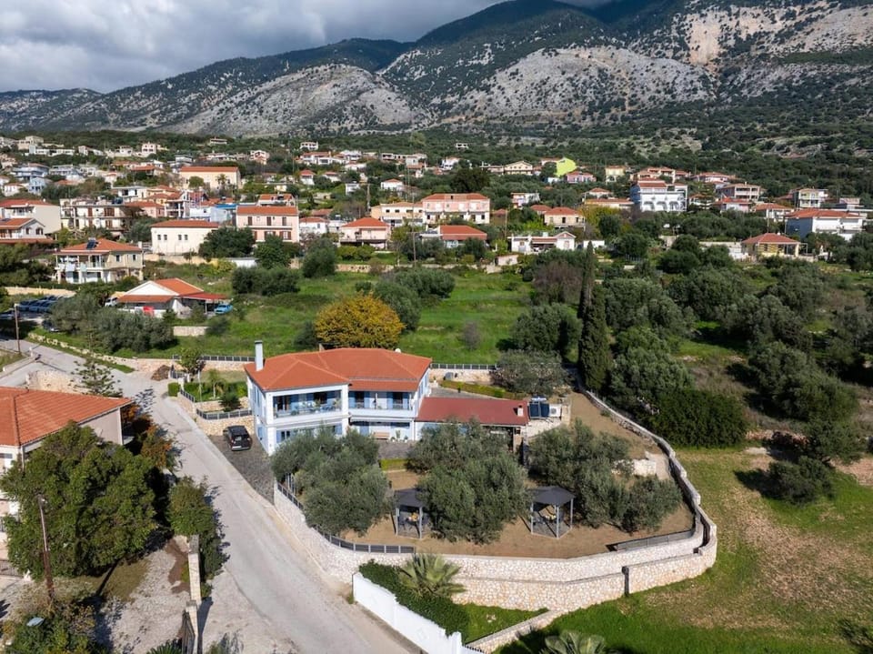 Property building, Nearby landmark, Day, Neighbourhood, Natural landscape, Bird's eye view, Street view, Location