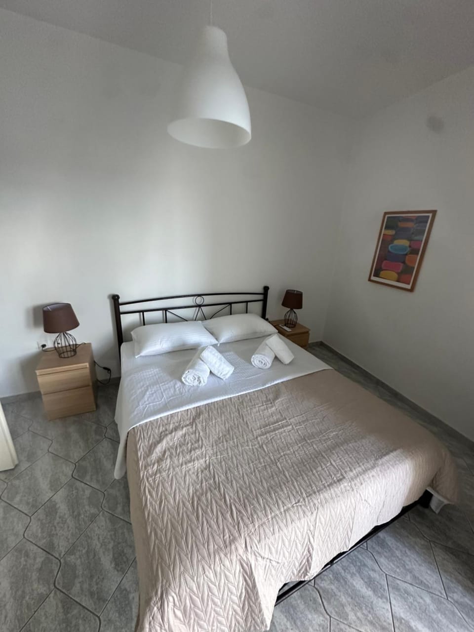 Bed, Photo of the whole room, Bedroom, towels