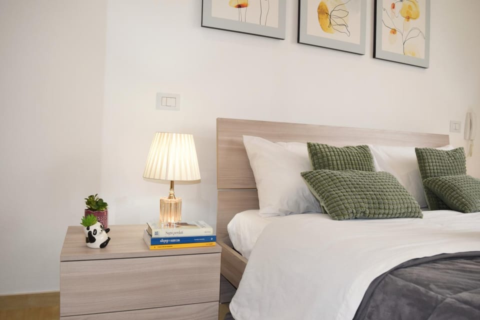 Bed, Photo of the whole room, Bedroom, furniture, locker