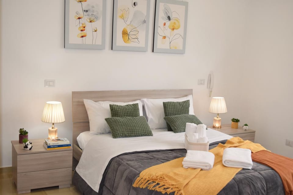 Bed, Photo of the whole room, Bedroom, locker, towels, wardrobe
