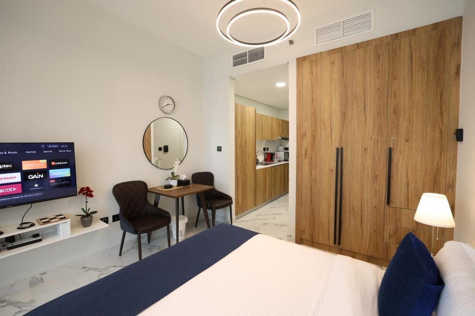 TV and multimedia, Kitchen or kitchenette, Living room, Photo of the whole room, Seating area, Bedroom, wardrobe, air conditioner