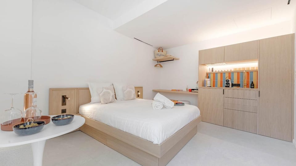 Les Graniers - Old Village - Shellter Rentals Apartment in Saint-Tropez