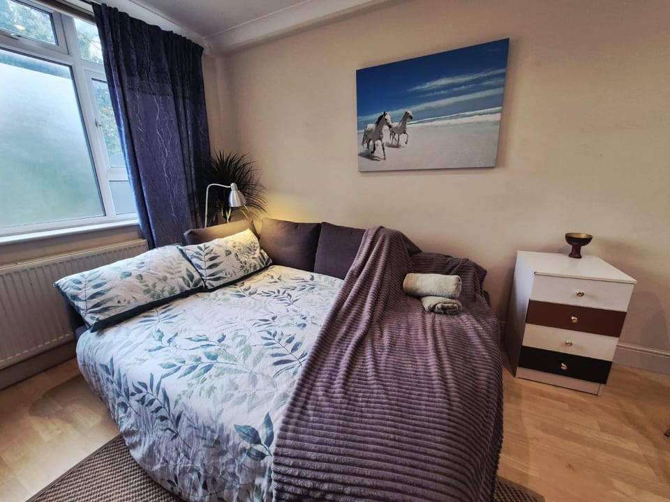Bed, Living room