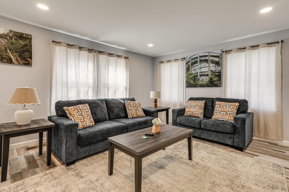 13 Mi to Gillette Stadium: Pet-Friendly Apt! House in North Attleborough