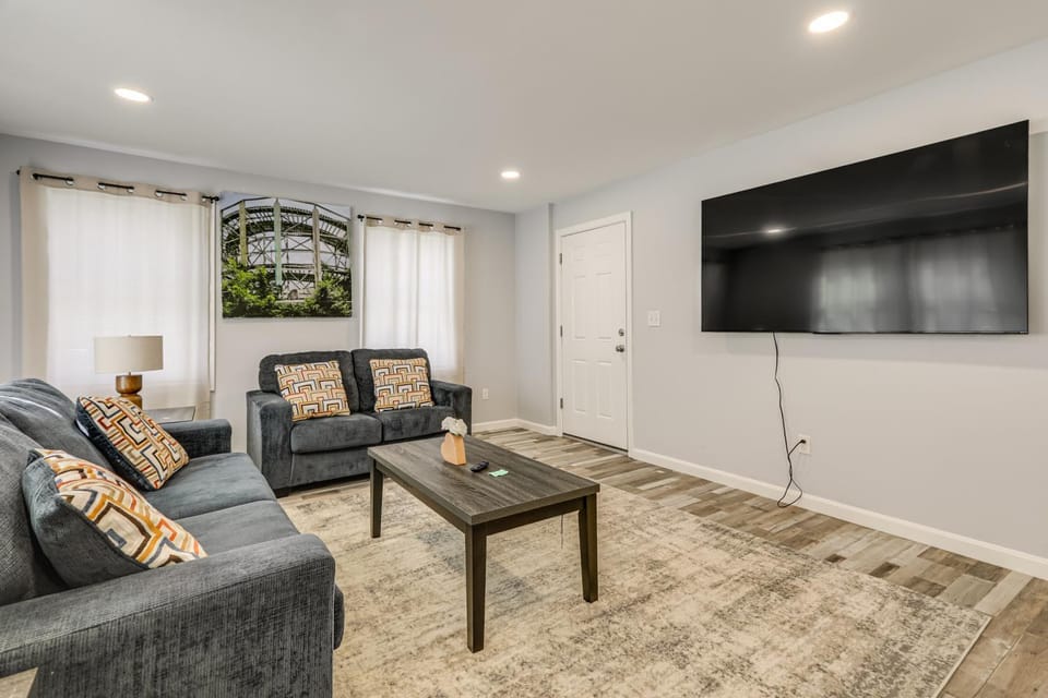 13 Mi to Gillette Stadium: Pet-Friendly Apt! House in North Attleborough