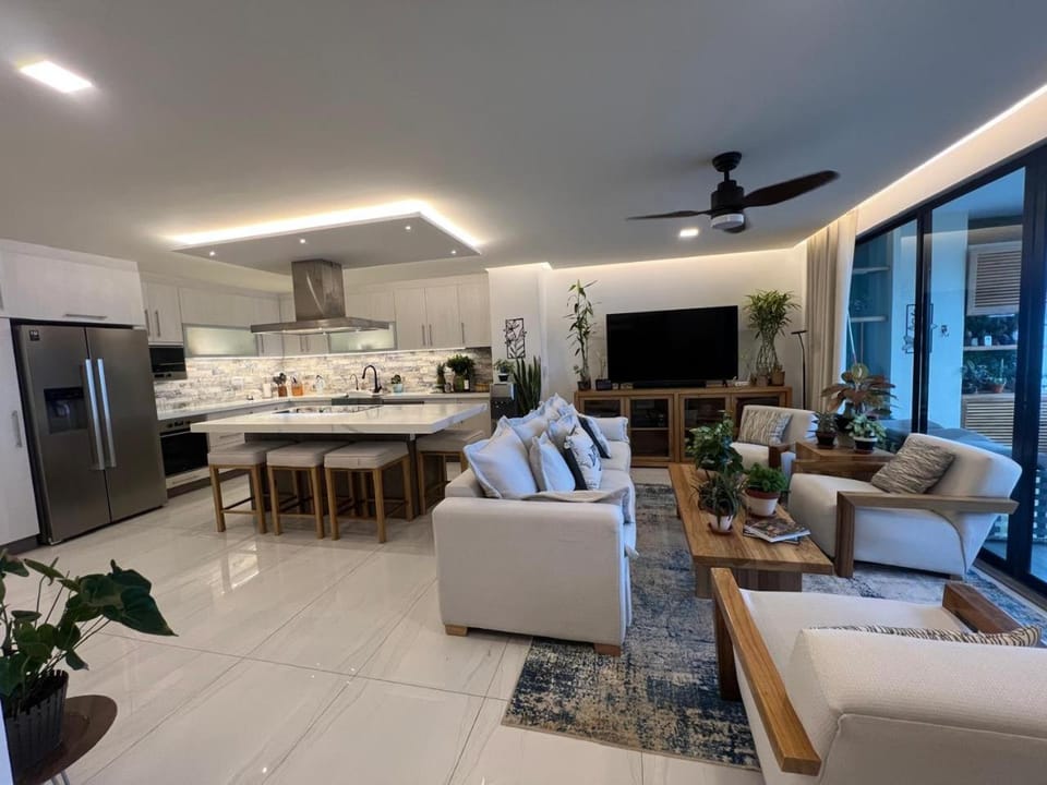 Kitchen or kitchenette, Living room, Seating area