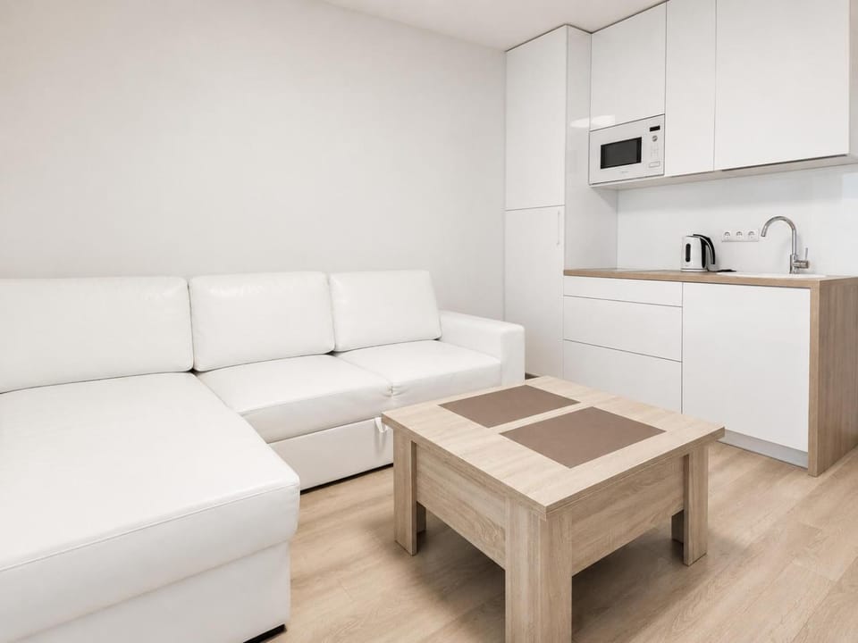 Bed, Living room, Dining area, stove