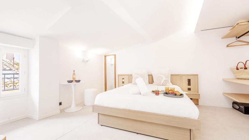La Ponche l Old Village l Shellter Rentals Apartment in Saint-Tropez