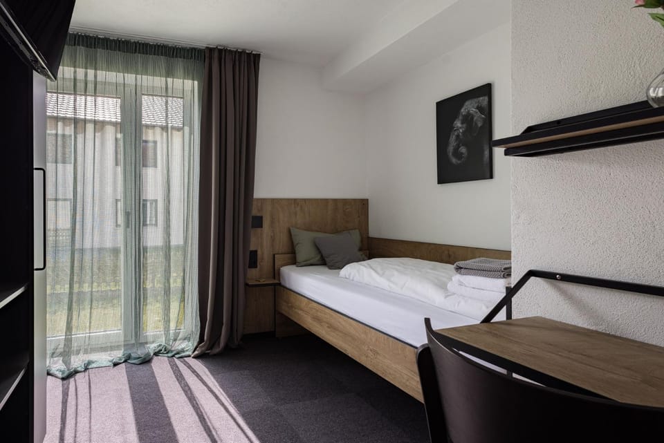 Bed, View (from property/room), Photo of the whole room, Bedroom