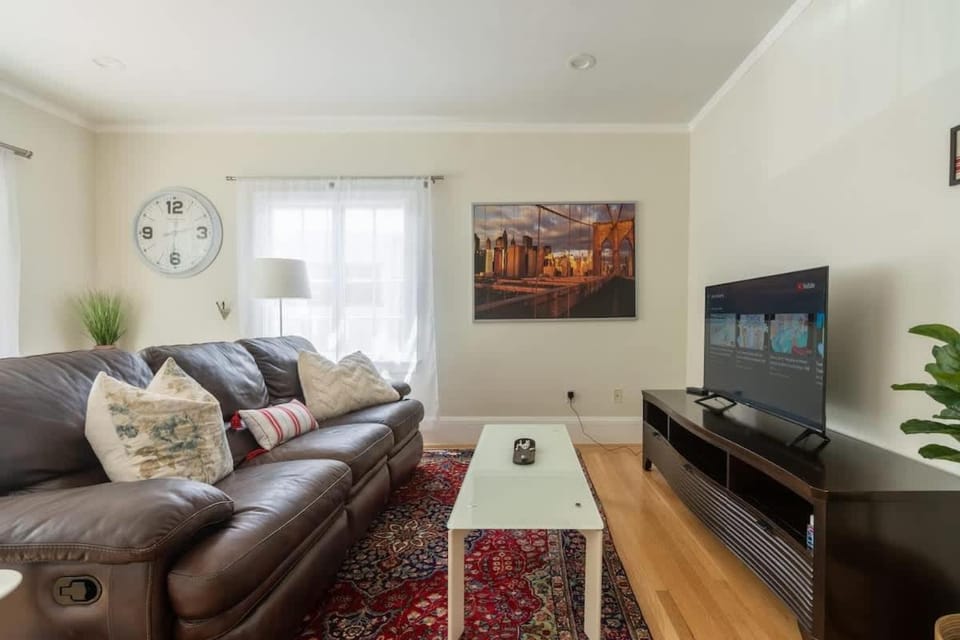 Oak Manor - Chic & Stylish 2BR Apartment Retreat Apartment in Oakland