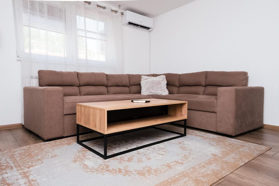 Living room, Seating area, air conditioner