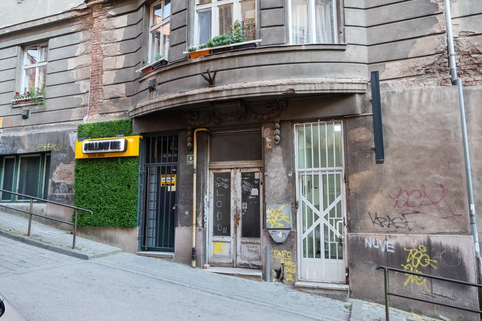 Facade/entrance