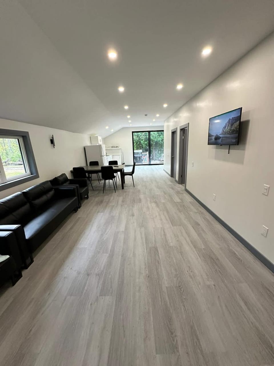 Cozy 4-Bedroom Cottage #3 in Innisfil House in Innisfil