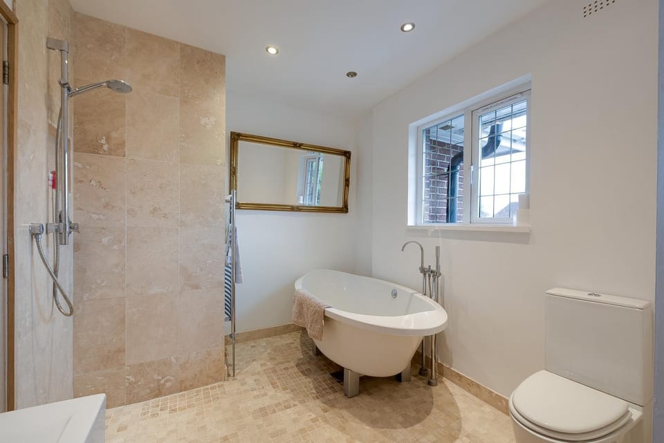 Shower, Toilet, Bathroom, Bath, towels