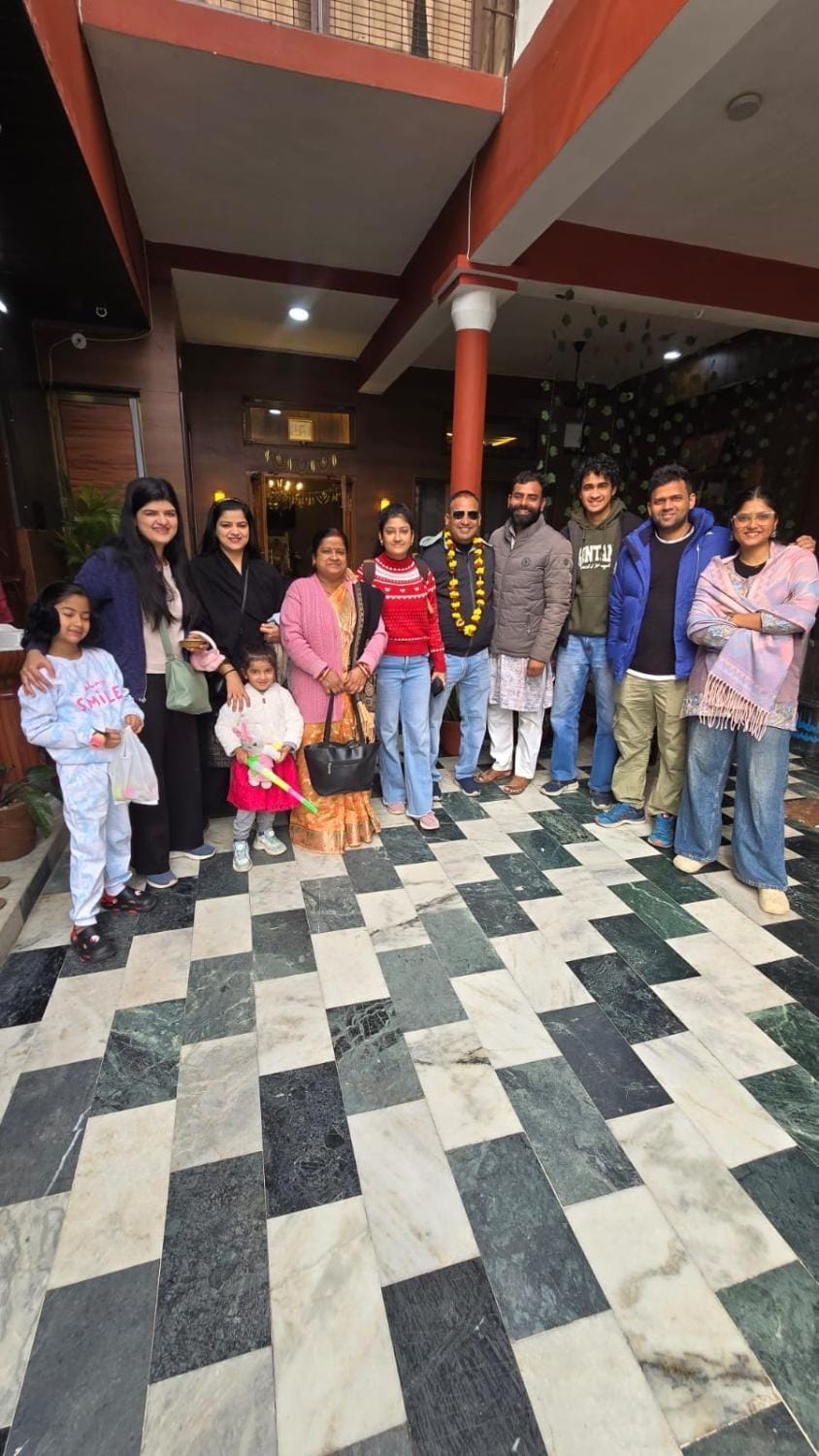Day, group of guests