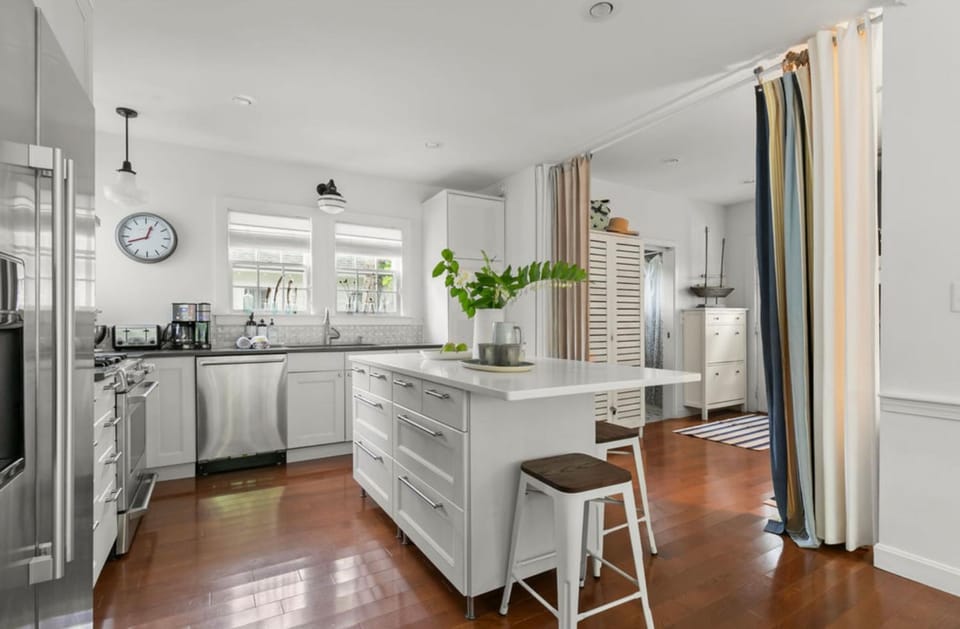 The Lime Door Beach House House in Cotuit
