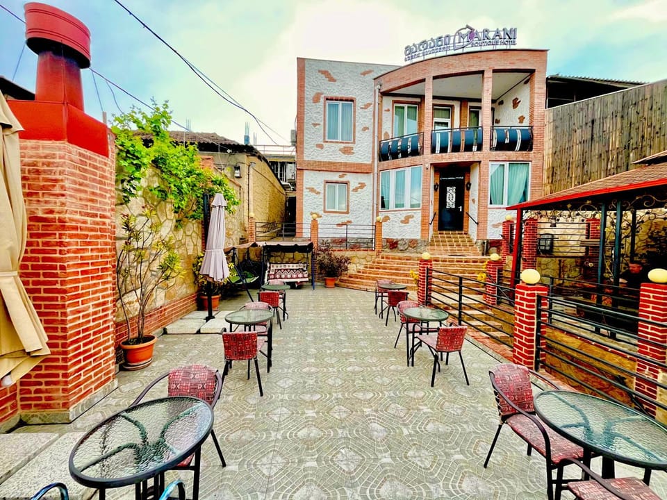 Property building, Restaurant/places to eat, Day