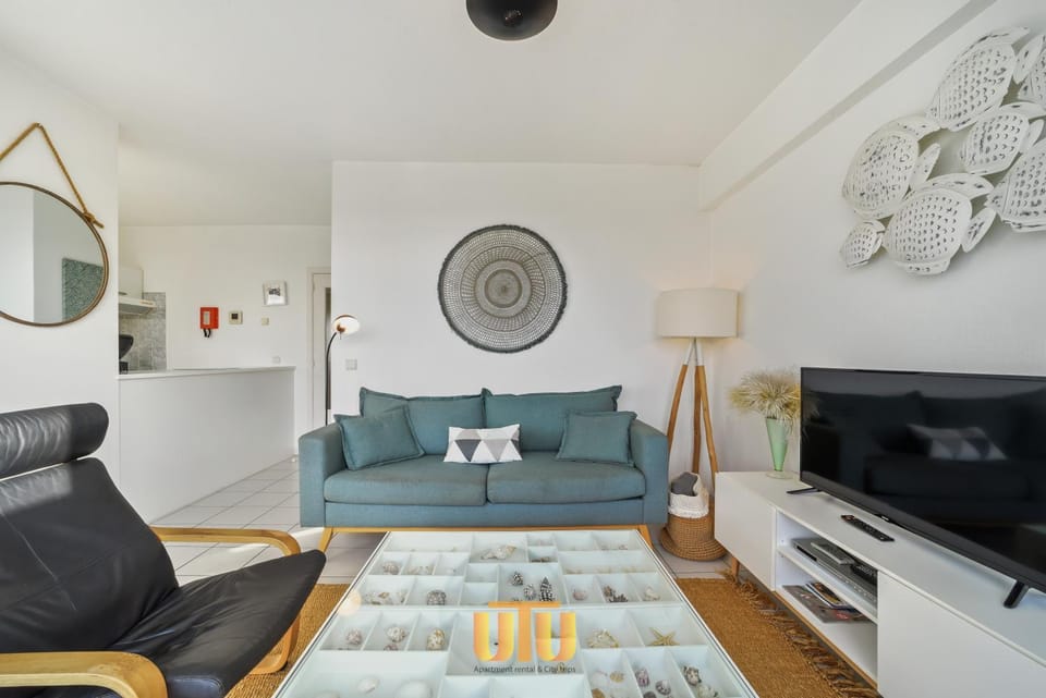 Summer studio with big sunny terrace Apartment in Flanders