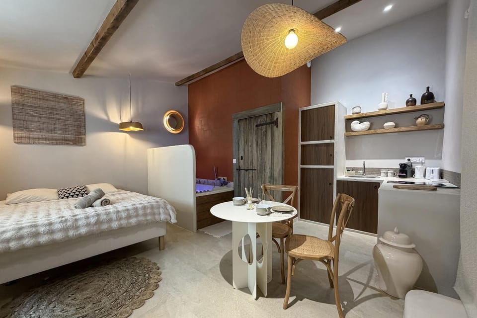 Bed, Night, Coffee/tea facilities, kitchen, kitchen