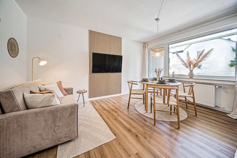 TV and multimedia, Seating area, Dining area