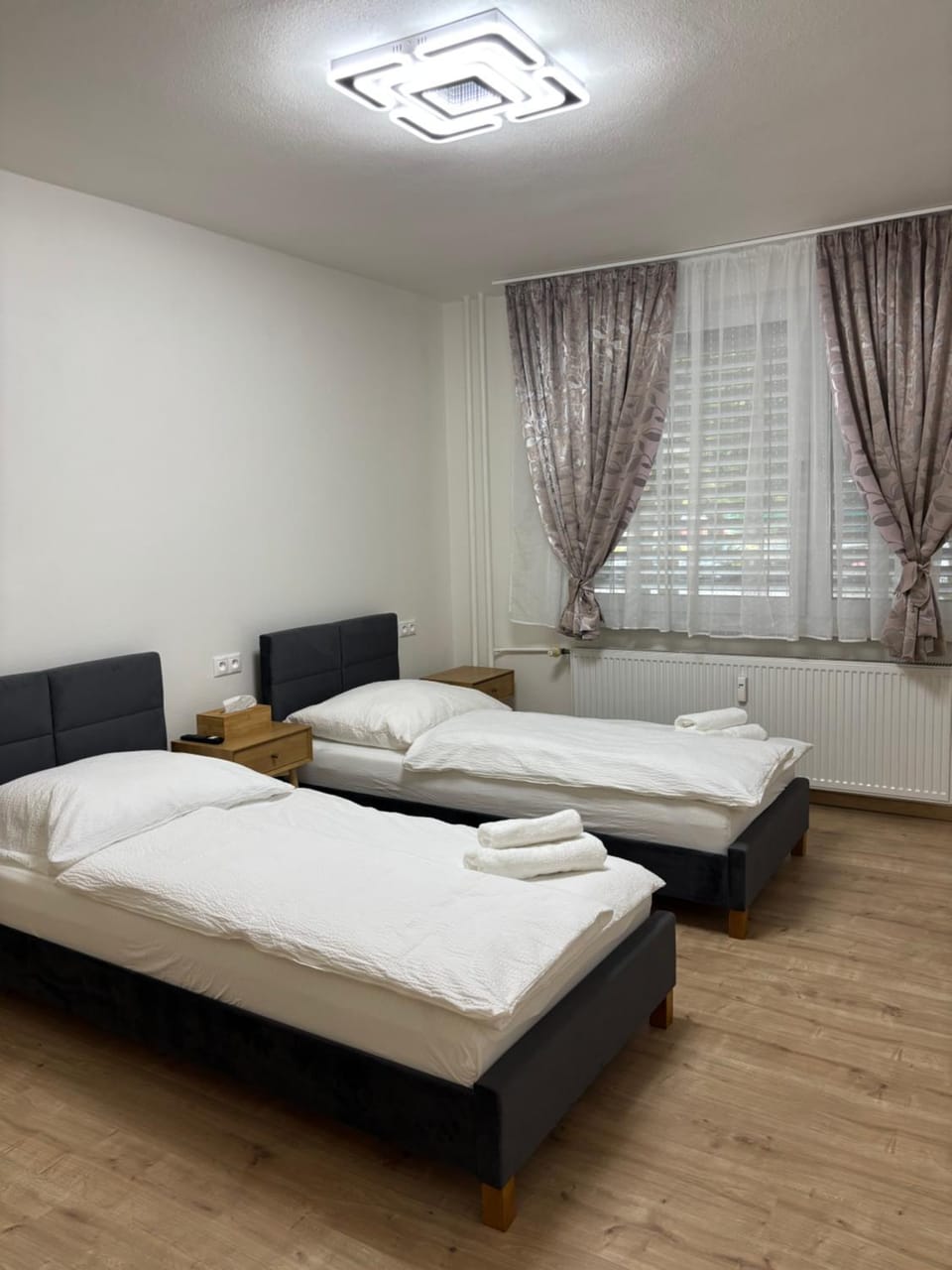 View (from property/room), Other, Photo of the whole room, Street view, furniture, towels