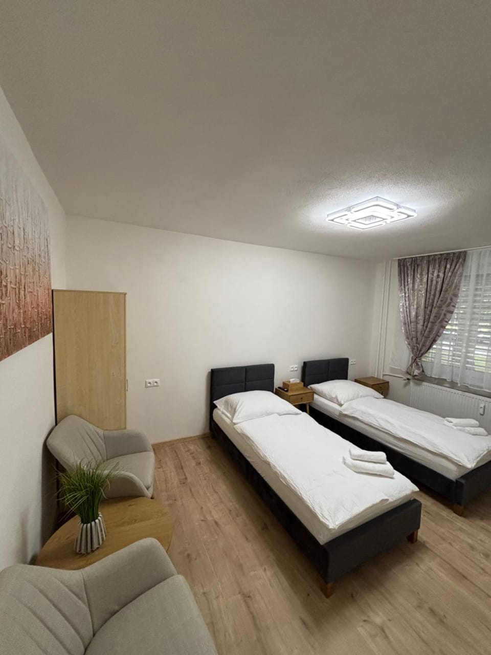 View (from property/room), Other, Photo of the whole room, Street view, towels