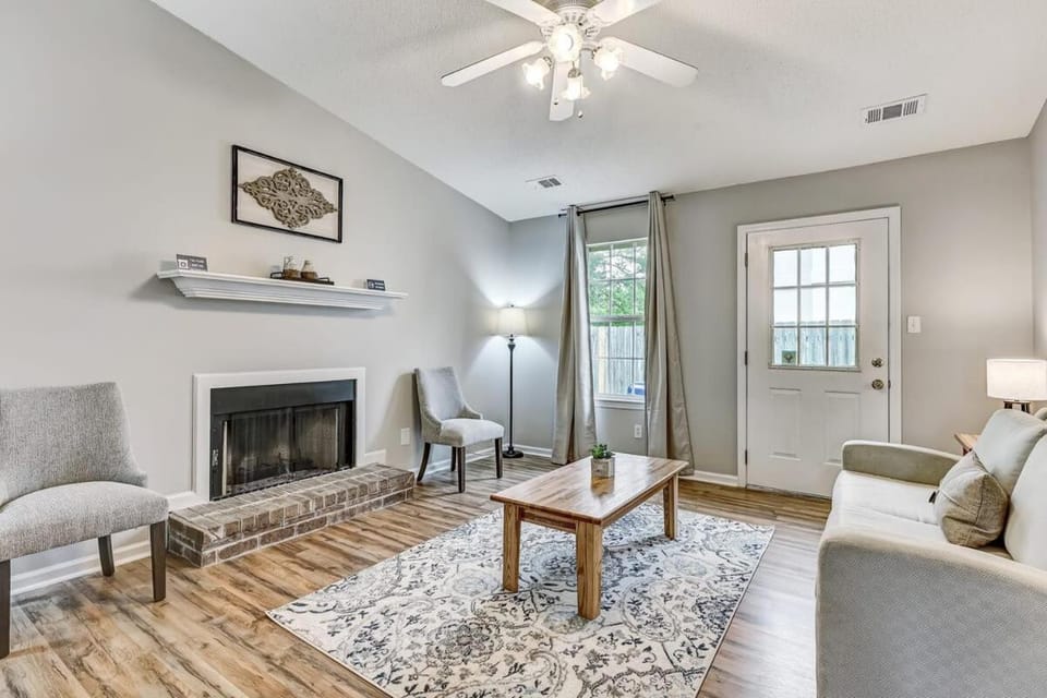 Living room, Seating area, fireplace