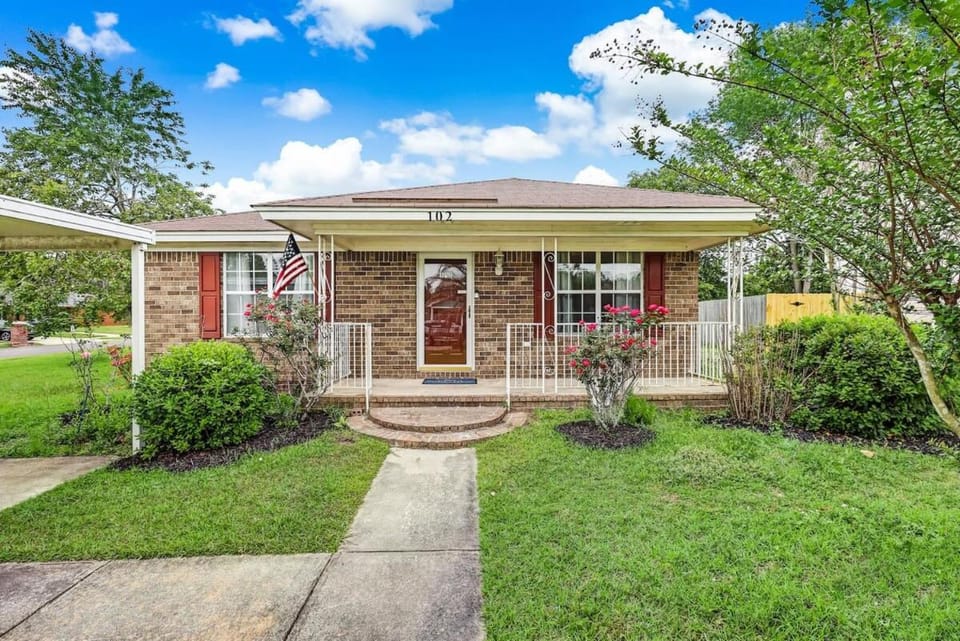 Property building, Day, Garden