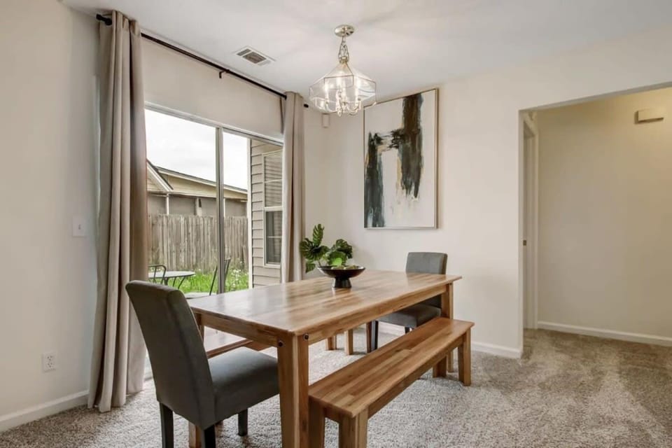 Seating area, Dining area