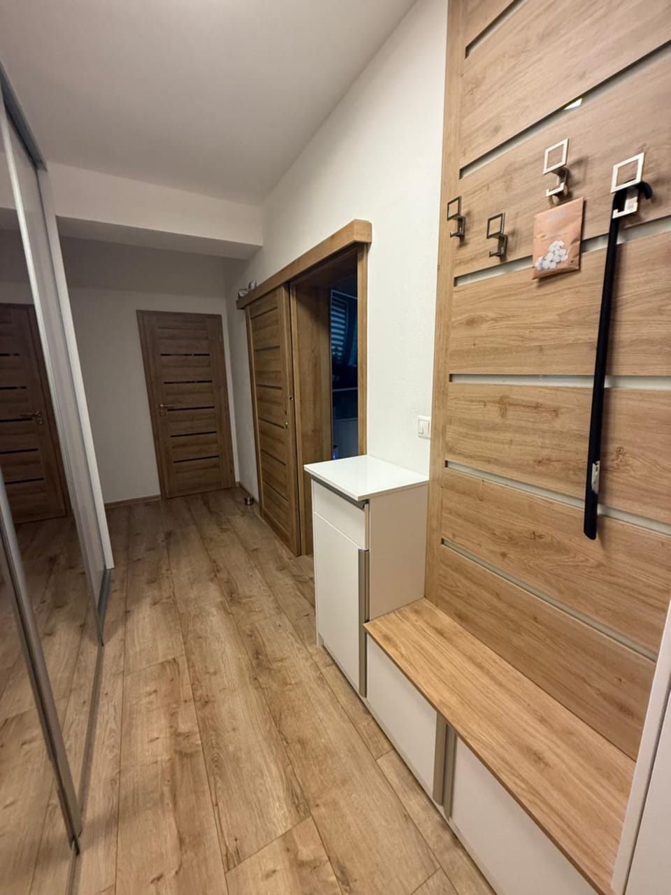 Facade/entrance, wardrobe