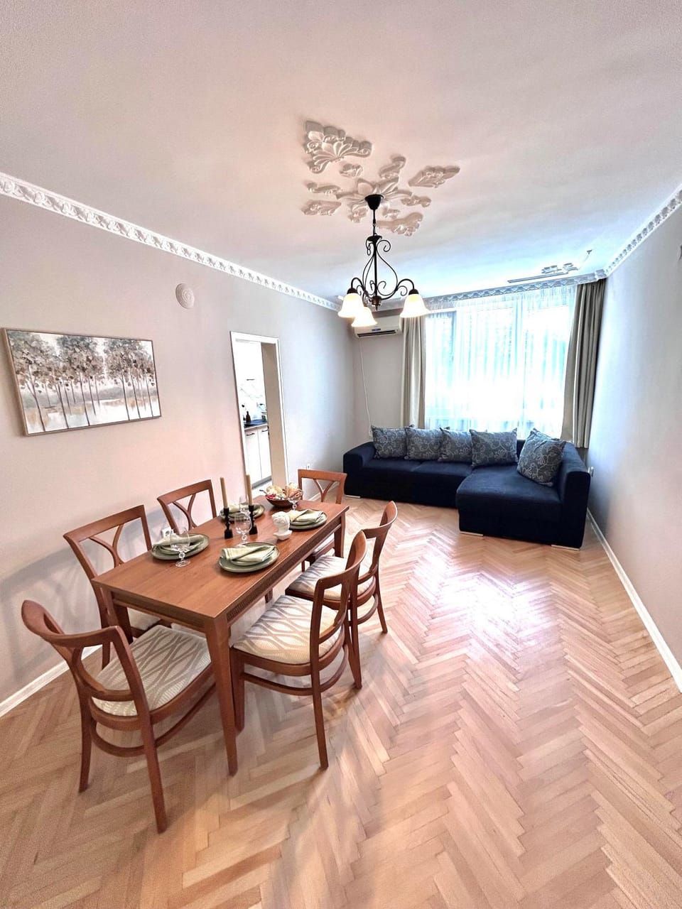 Seating area, Dining area