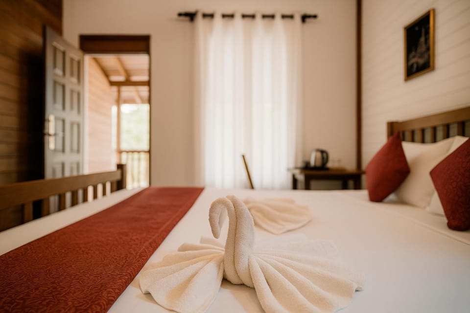 Bed, Photo of the whole room, Bedroom, towels