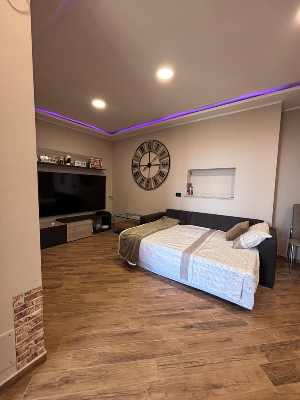 TV and multimedia, Photo of the whole room