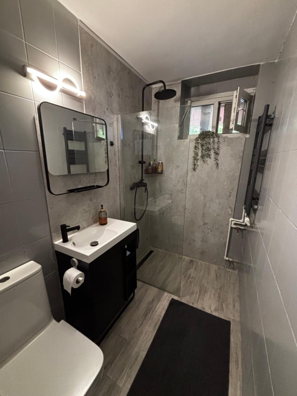 Shower, Toilet, Bathroom