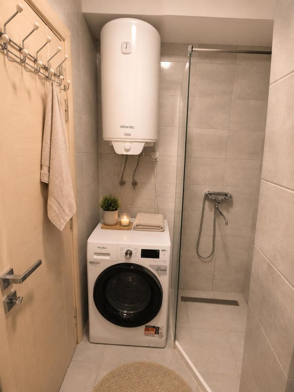 Shower, Toilet, Bathroom, towels, washing machine