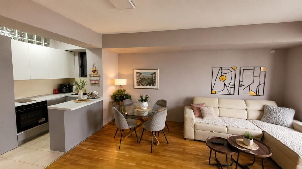 Kitchen or kitchenette, Living room, Seating area, Dining area