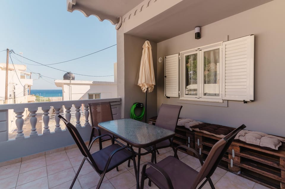 Patio, Day, Natural landscape, View (from property/room), Balcony/Terrace, Seating area, Dining area, Sea view