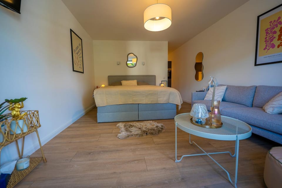 Photo of the whole room, Bedroom